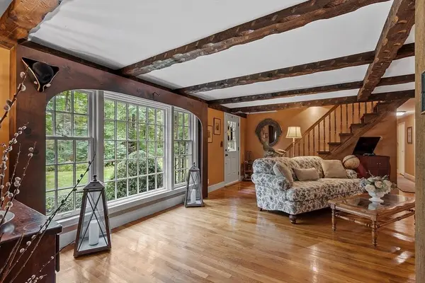 26 Lovejoy Rd, Andover, MA 01810