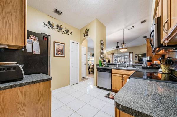 4422 COUNTRY HILLS BLVD, Plant City, FL 33563