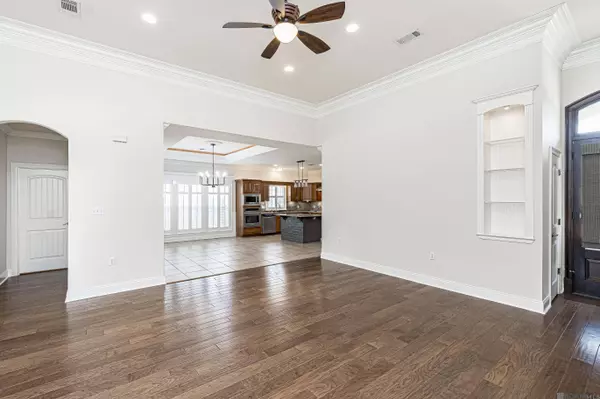 9067 FOXGATE DR, Baton Rouge, LA 70809