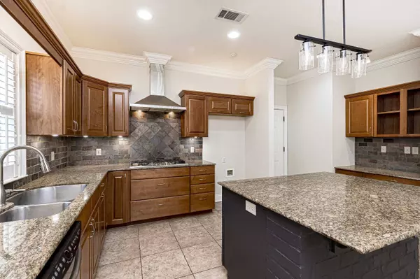 9067 FOXGATE DR, Baton Rouge, LA 70809