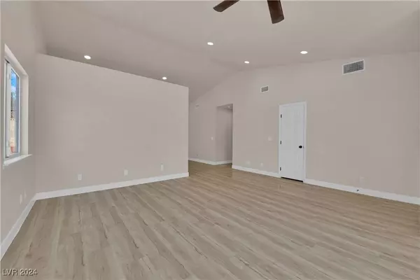 6232 W La Madre Way, Las Vegas, NV 89130