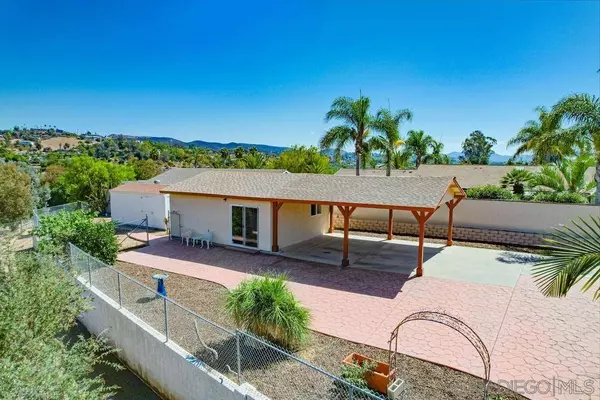 1450 Clarence Dr, Vista, CA 92084