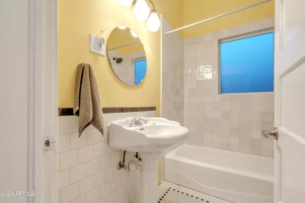 1310 W MONROE Street, Phoenix, AZ 85007