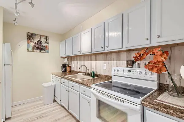 6423 Colony WAY #2H, Edina, MN 55435