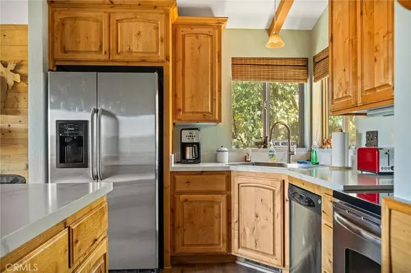 30008 Hickory DR, Lake Arrowhead, CA 92321