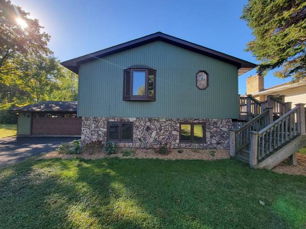 540 County Road D E, Little Canada, MN 55117