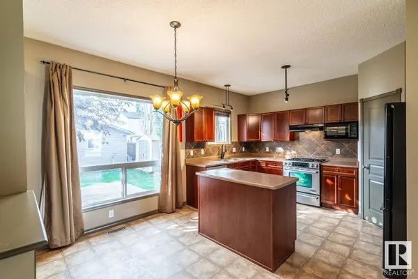 159 BRINTNELL BV NW, Edmonton, AB T5Y 3M2