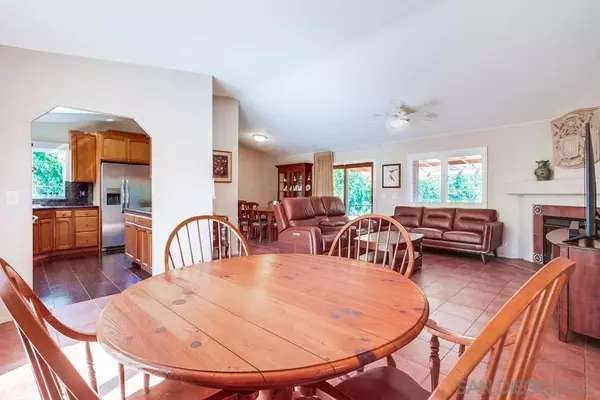 1450 Clarence Dr, Vista, CA 92084