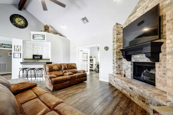 1550 JOHNSON RD, Canyon Lake, TX 78133-3132