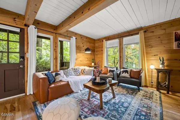 907 Ski Mountain Rd. RD, Gatlinburg, TN 37738