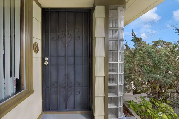 4506 S Othello ST, Seattle, WA 98118