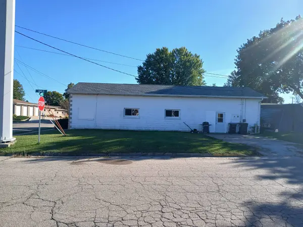 104 S 1ST ST, Winneconne, WI 54986