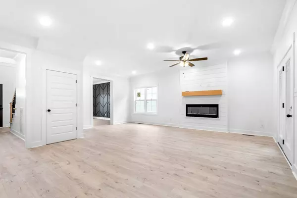 177 Sherlock Dr, Clarksville, TN 37043