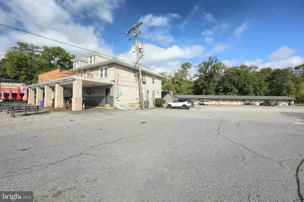 671 MARKET, Hellam, PA 17406