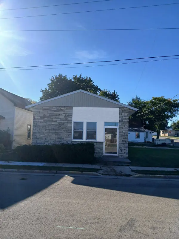 104 S 1ST ST, Winneconne, WI 54986