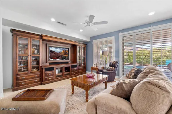 15534 W LAS VERDES Way, Surprise, AZ 85374