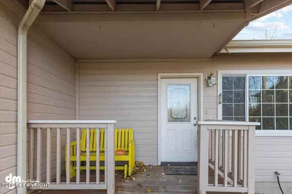 10896 E Timber Country CIR, Palmer, AK 99645