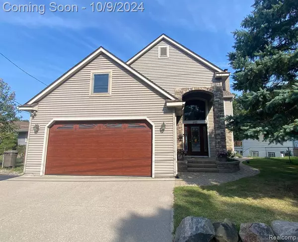 600 HEIGHTS Road, Lake Orion, MI 48362