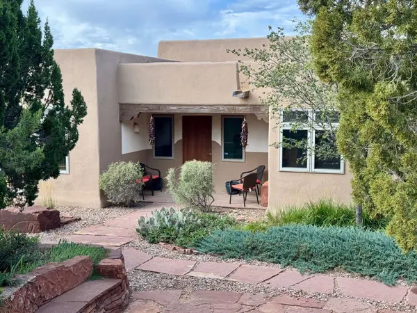 14 Chapala RD, Santa Fe, NM 87508