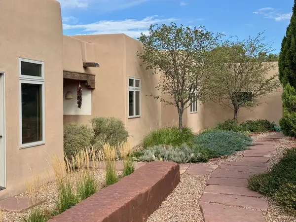 14 Chapala RD, Santa Fe, NM 87508