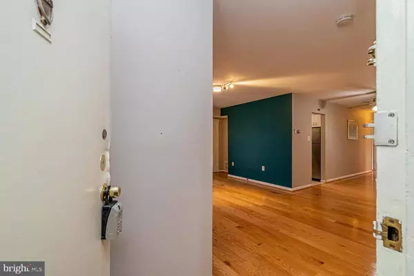 420 N ARMISTEAD ST N #203, Alexandria, VA 22312