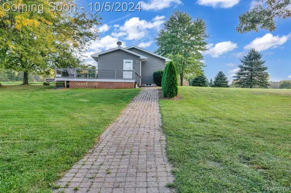 925 S Gregory Street, Fowlerville, MI 48836