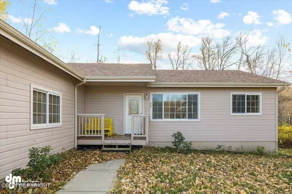 10896 E Timber Country CIR, Palmer, AK 99645