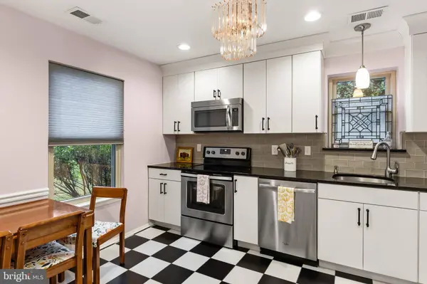 17 E OLEANDER DR, Mount Laurel, NJ 08054
