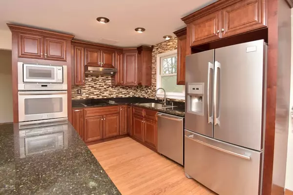 1013 Lexington Ave, Pocono Summit, PA 18346-7789