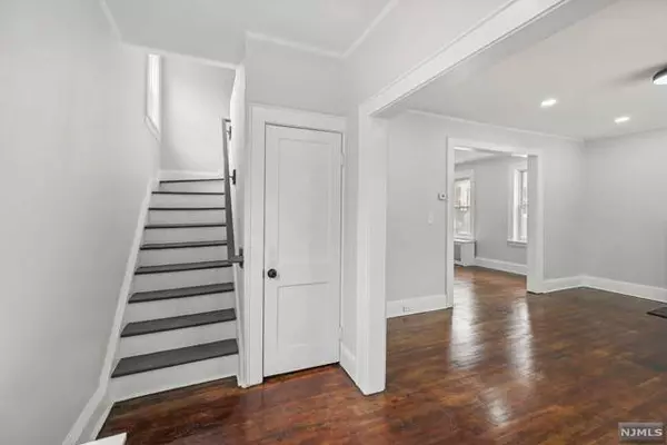 33 Edgerton TER, East Orange, NJ 07017