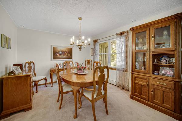 322 Meadowlark RD, Bloomingdale, IL 60108