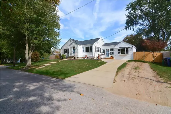 34 Spring Green RD, Warwick, RI 02888