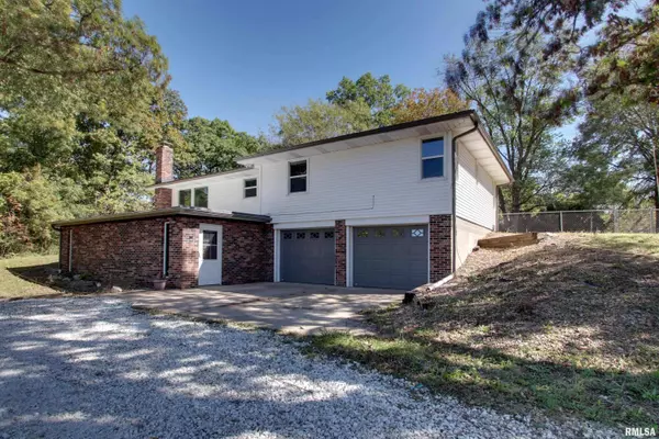 822 E 1700 ST, Liberty, IL 62347