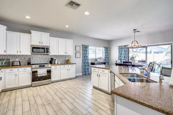 16472 W SHANGRI LA Road, Surprise, AZ 85388