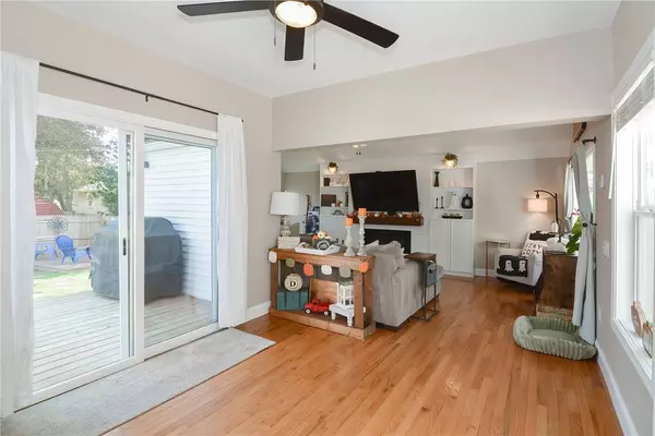 34 Spring Green RD, Warwick, RI 02888