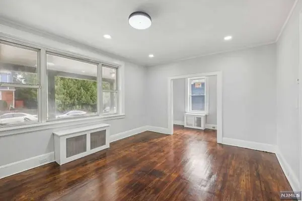 33 Edgerton TER, East Orange, NJ 07017