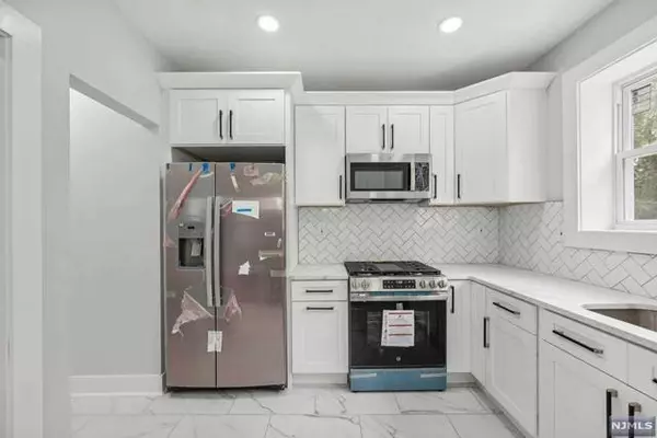 33 Edgerton TER, East Orange, NJ 07017