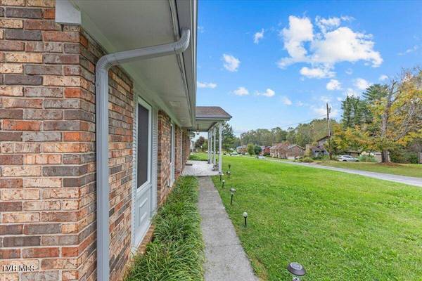 300 Wimberly WAY, Bristol, TN 37620