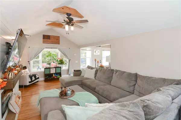 34 Spring Green RD, Warwick, RI 02888