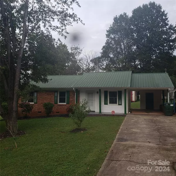 1138 Loblolly LN, Newton, NC 28658