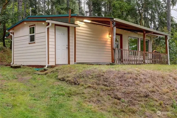 564 NE Gladwin RD, Belfair, WA 98528