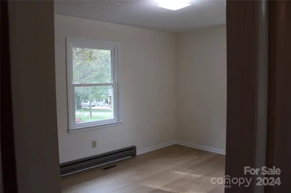 1138 Loblolly LN, Newton, NC 28658