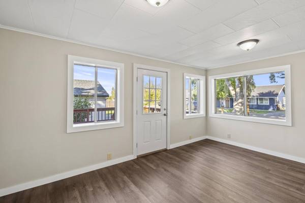 2414 Starlite LN, Medford, OR 97501