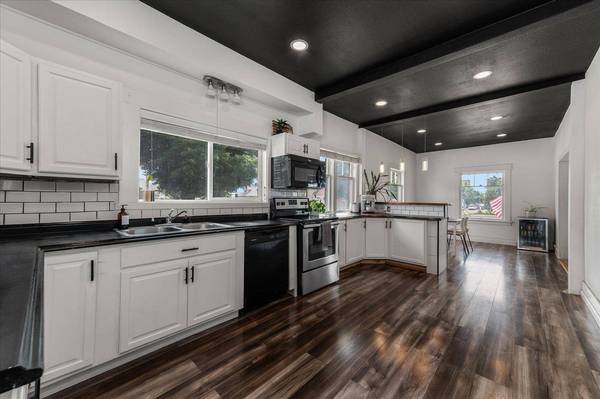 902 Main St, Davenport, WA 99122