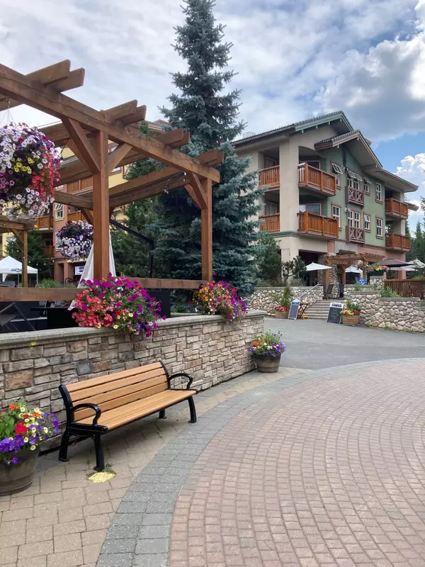 3190 Creekside Way #102, Sun Peaks, BC V0E 1Z1