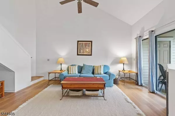 7 Collura Ln, Clifton City, NJ 07012