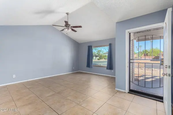 2443 W NOPAL Avenue, Mesa, AZ 85202