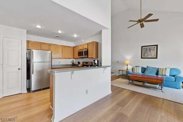 7 Collura Ln, Clifton City, NJ 07012