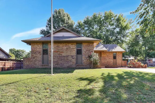 736 Sullivan Dr, Mulvane, KS 67110