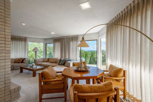 2523 Hunt DR, Soddy Daisy, TN 37379